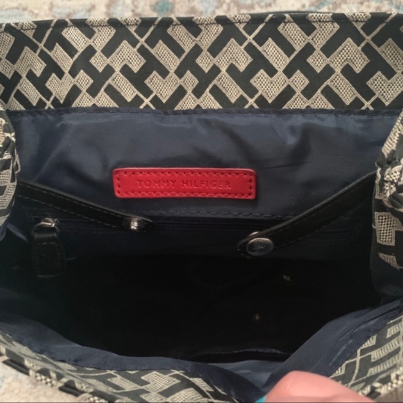 Tommy Hilfiger Backpack with Logo Design - Picture 4 of 6